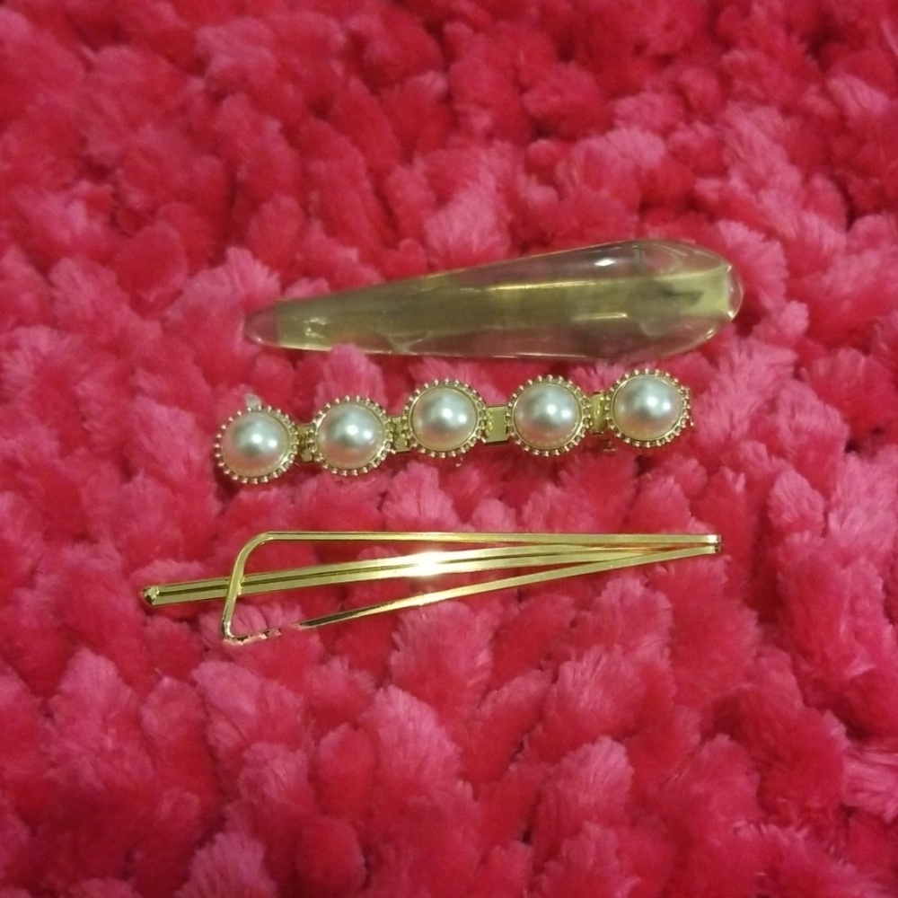 🎉SALE 3 SETS FOR $15 🎉 Hair clips